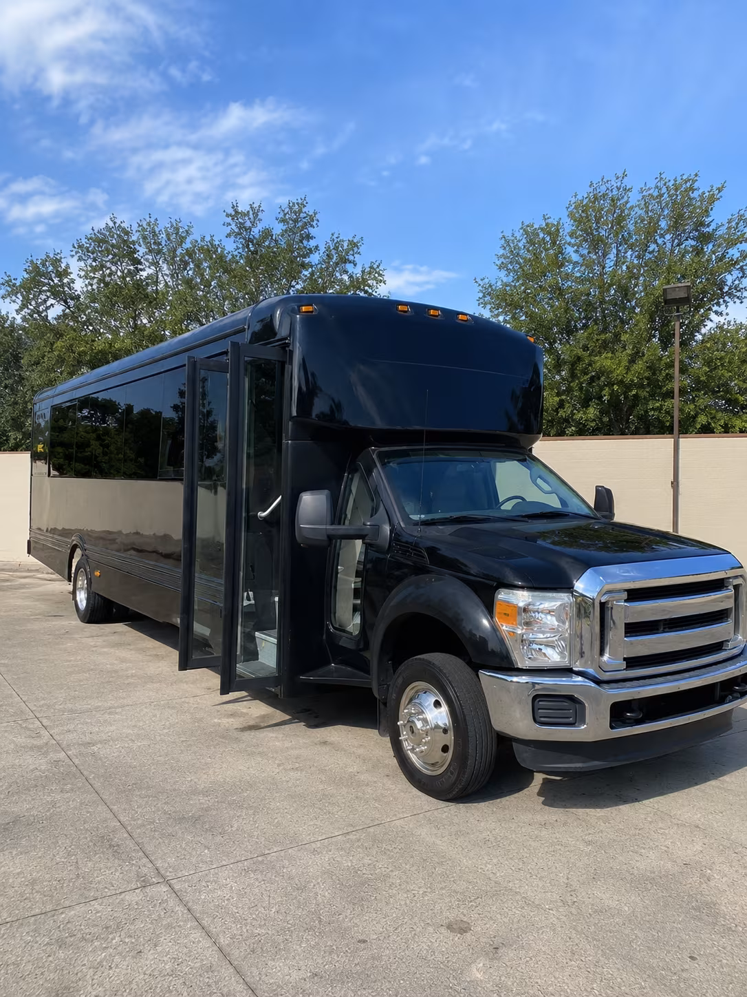 bryan 20 passenger party bus